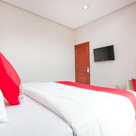 Oyo 148 Cempaka Place Homestay Giacarta Esterno foto