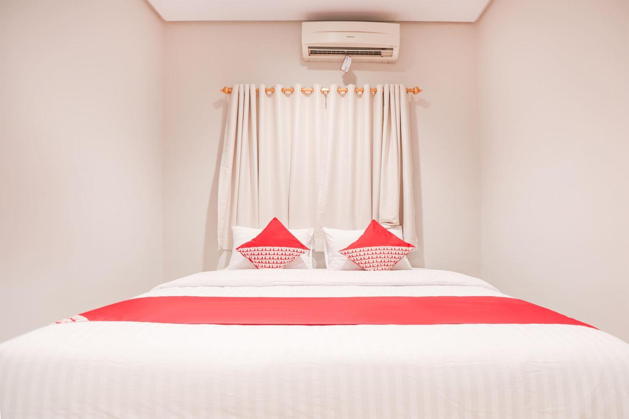 Oyo 148 Cempaka Place Homestay Giacarta Esterno foto