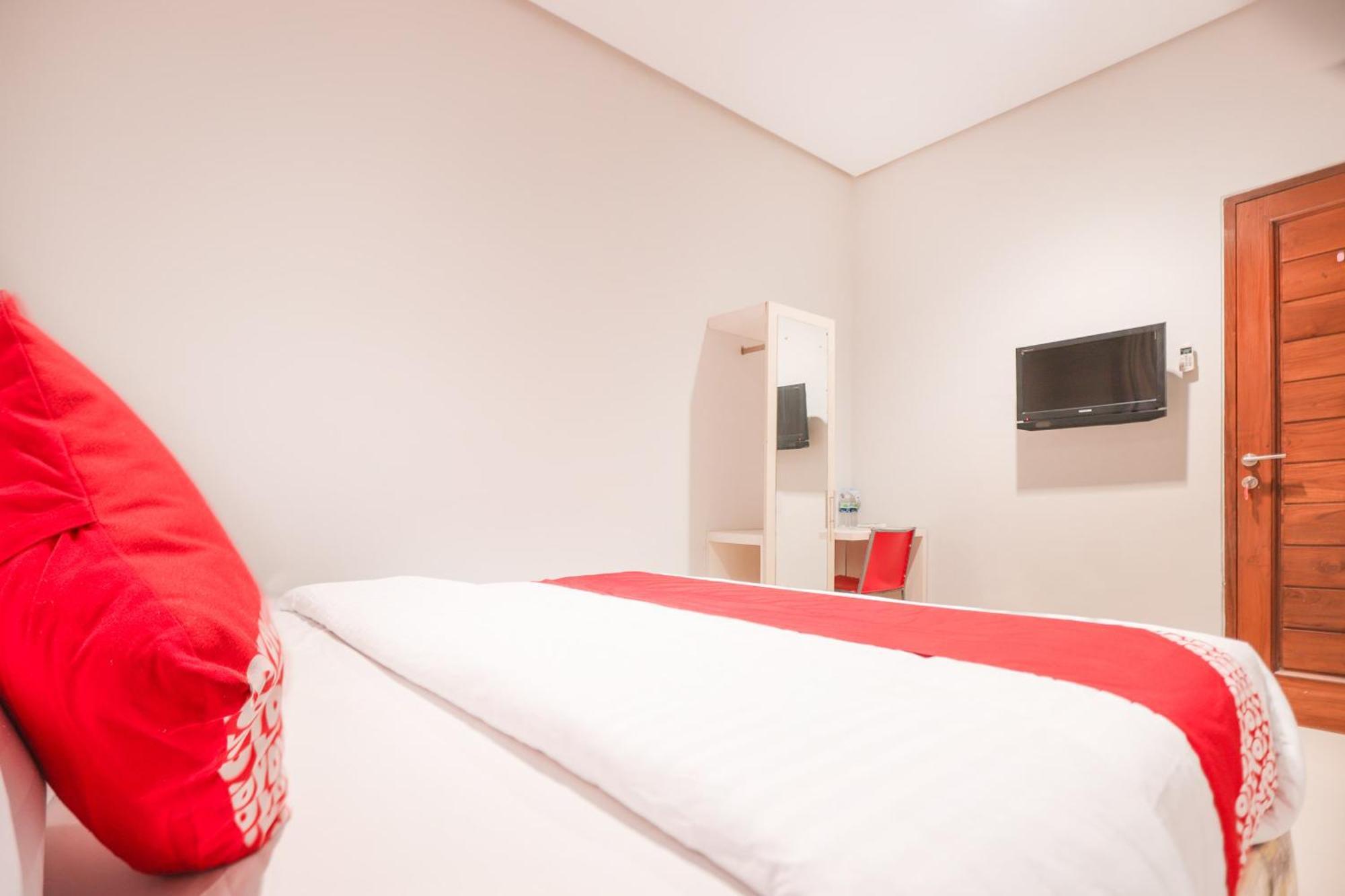 Oyo 148 Cempaka Place Homestay Giacarta Esterno foto