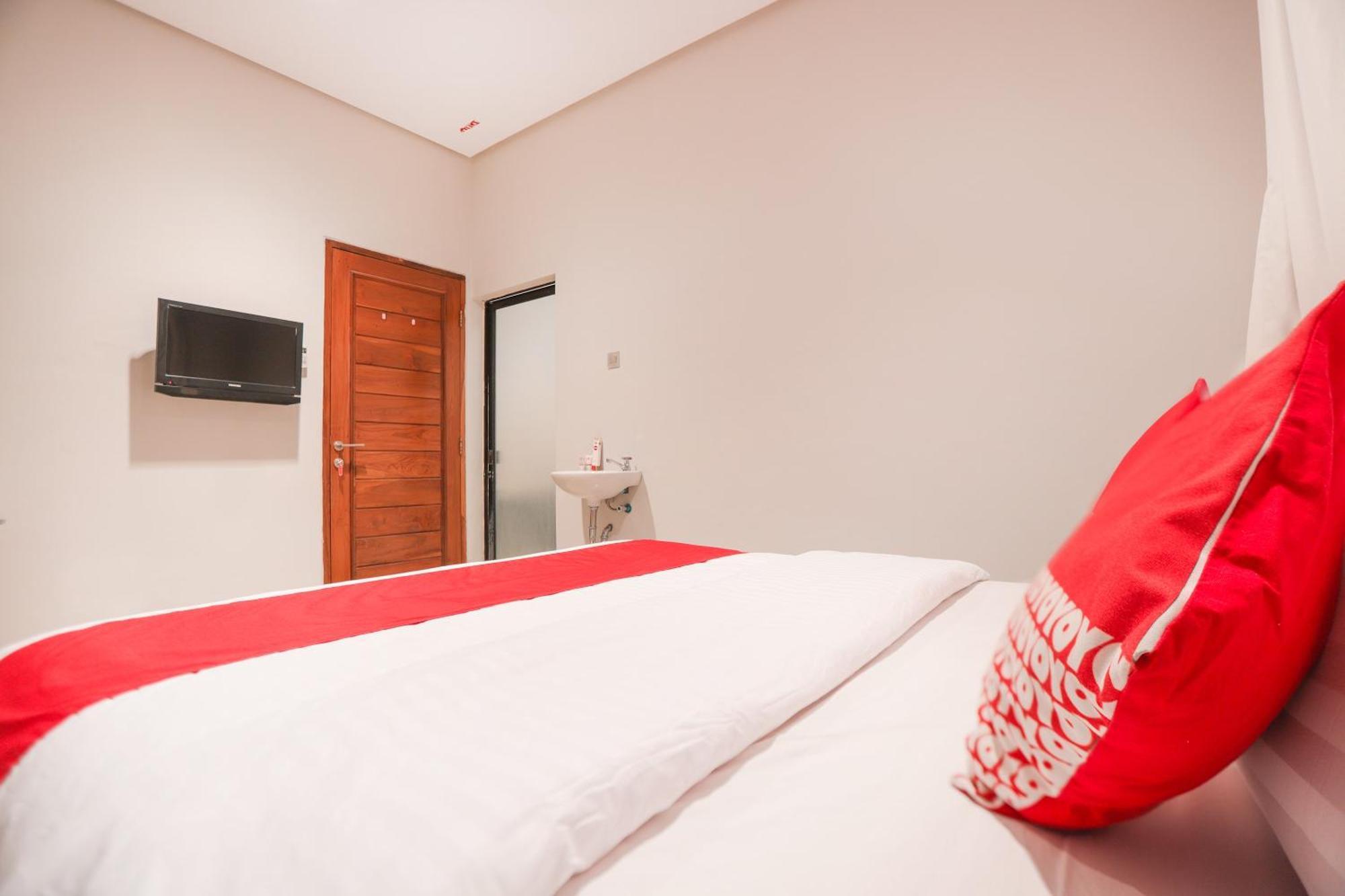 Oyo 148 Cempaka Place Homestay Giacarta Esterno foto