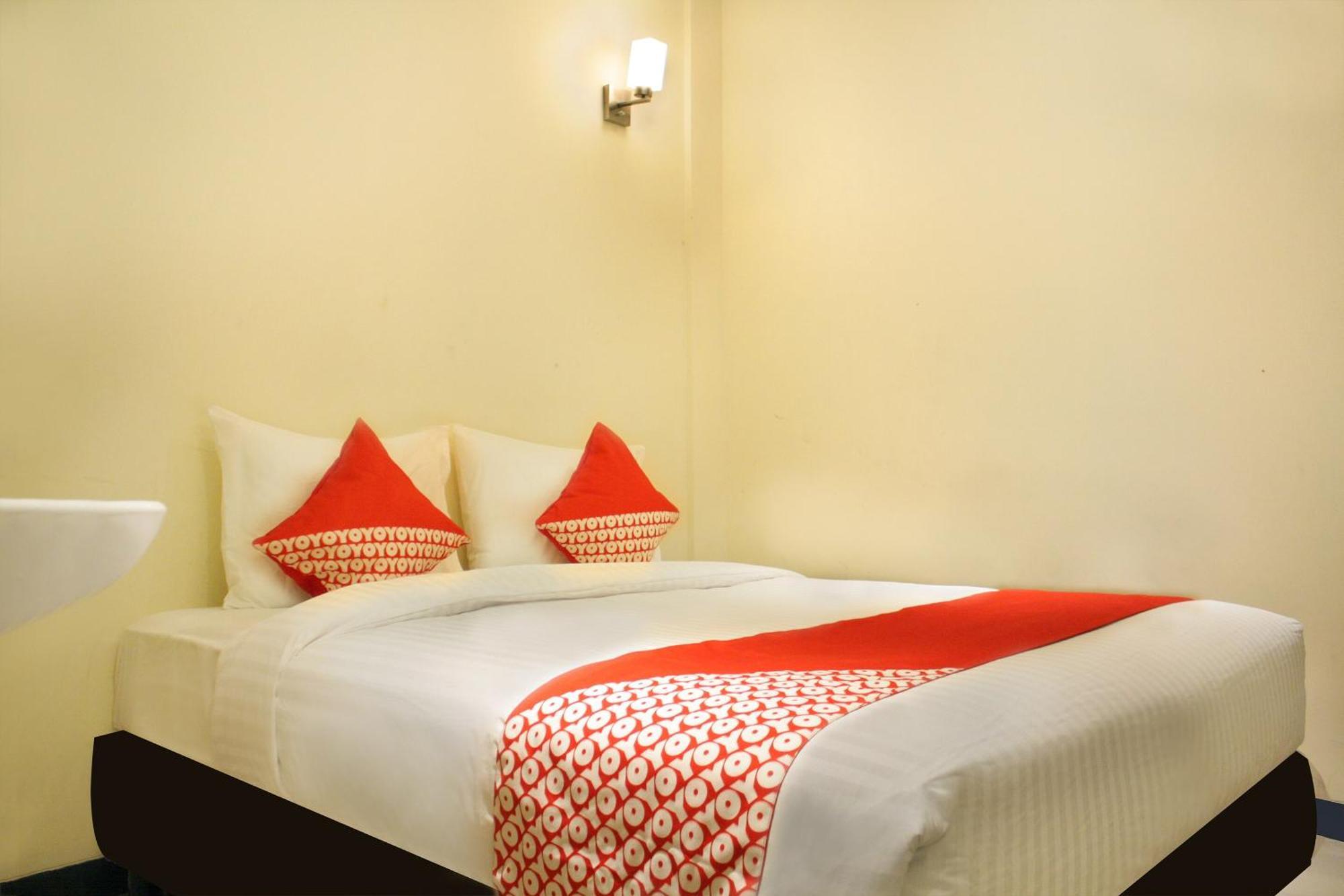 Oyo 148 Cempaka Place Homestay Giacarta Esterno foto