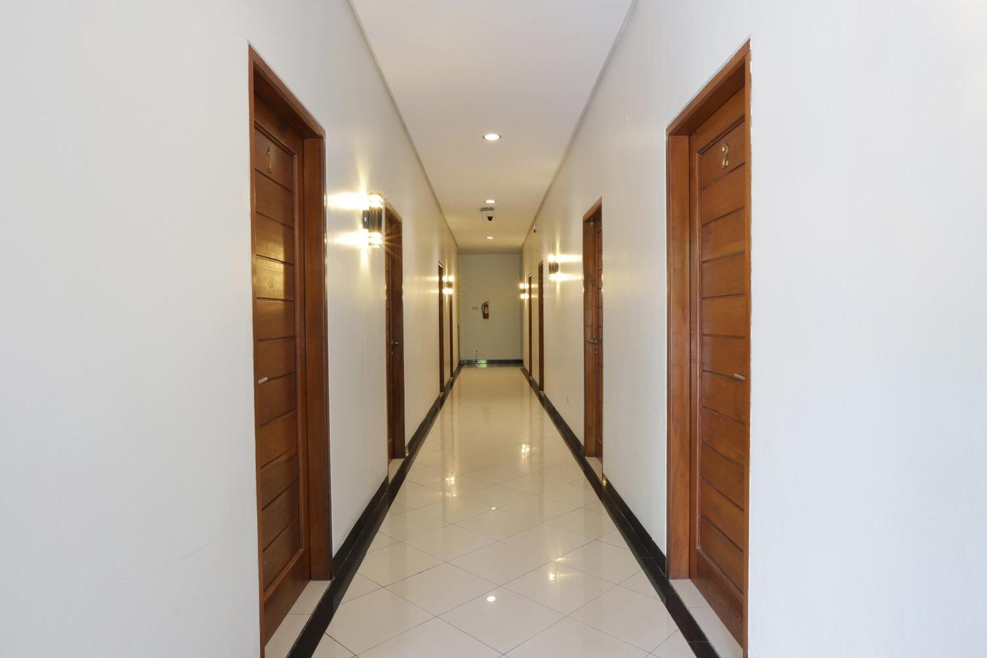 Oyo 148 Cempaka Place Homestay Giacarta Esterno foto